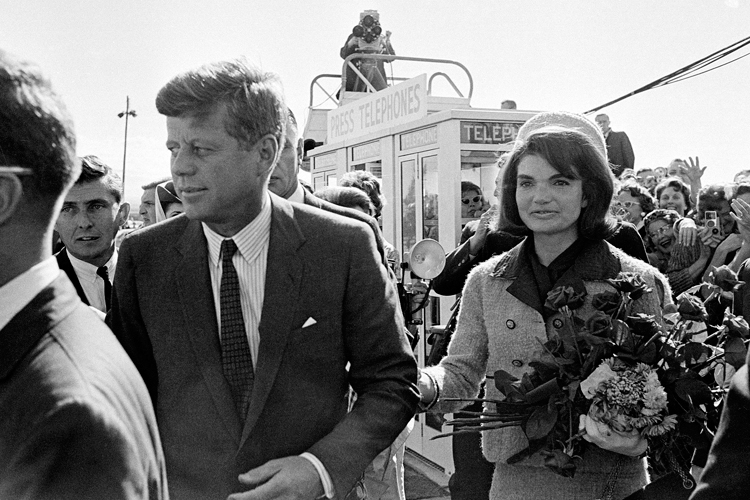 President John F. Kennedy and Jacqueline Kennedy arrive at Dallas Airport, Nov. 22, 1963. (AP)
